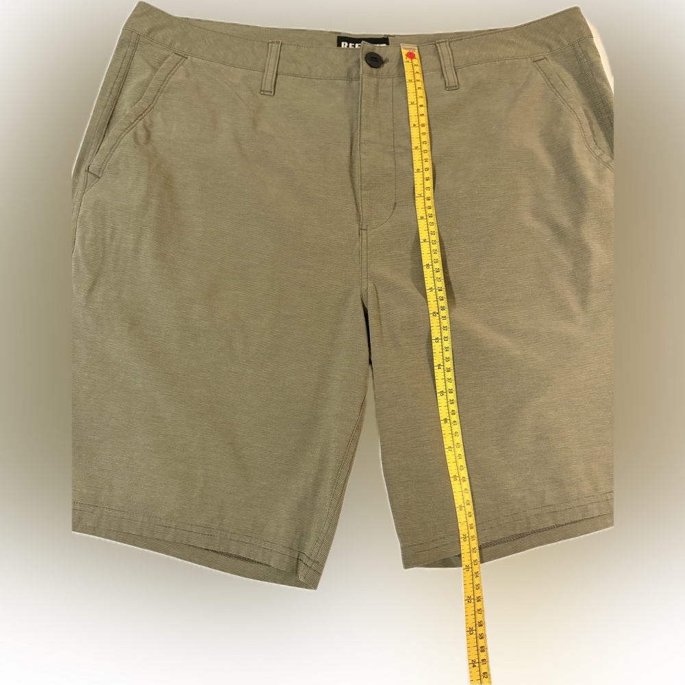 Reef Men's Olive Flat Front Shorts